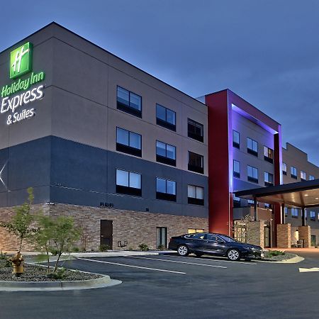 Holiday Inn Express & Suites Broomfield By Ihg Exterior photo