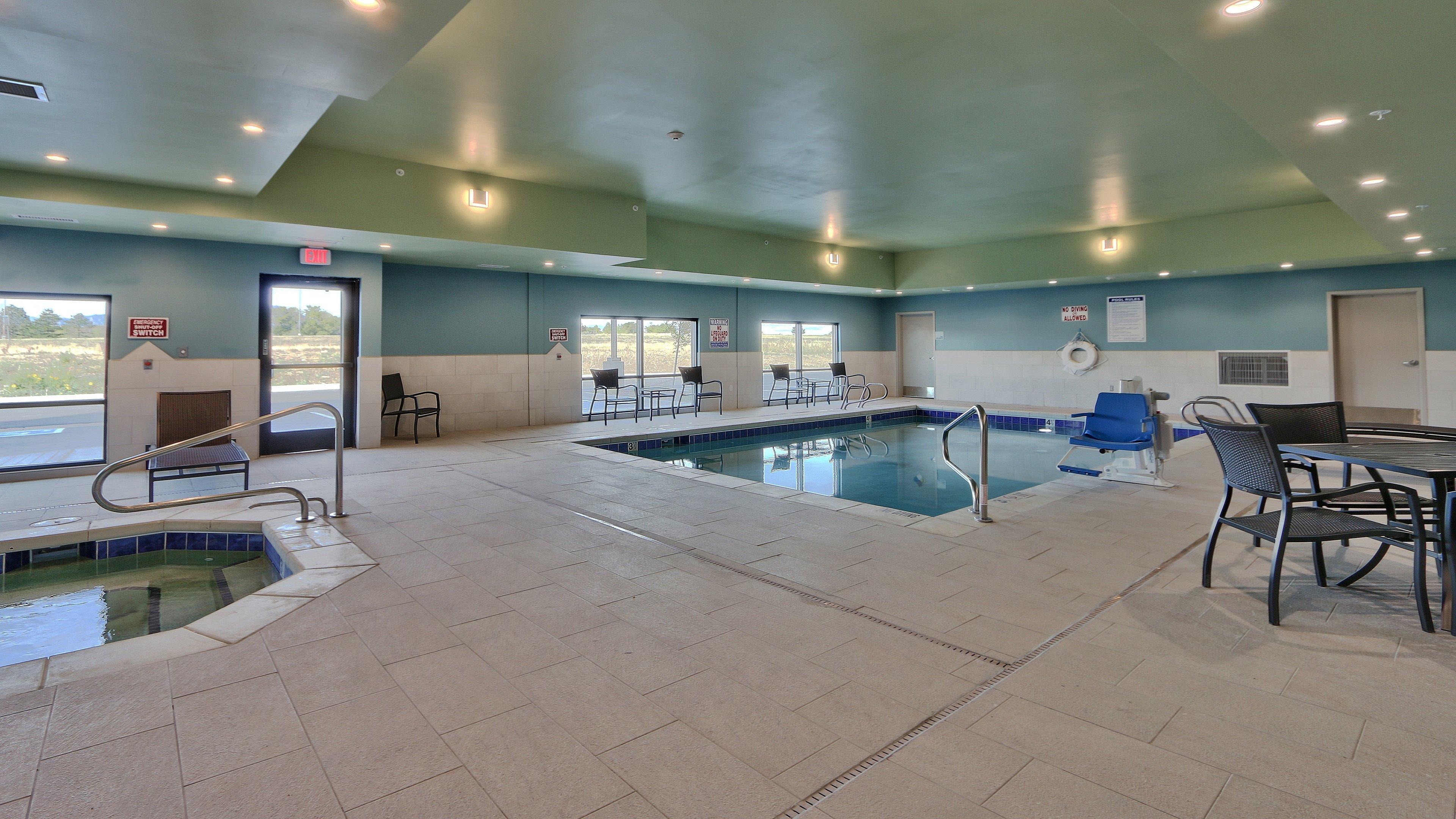 Holiday Inn Express & Suites Broomfield By Ihg Exterior photo