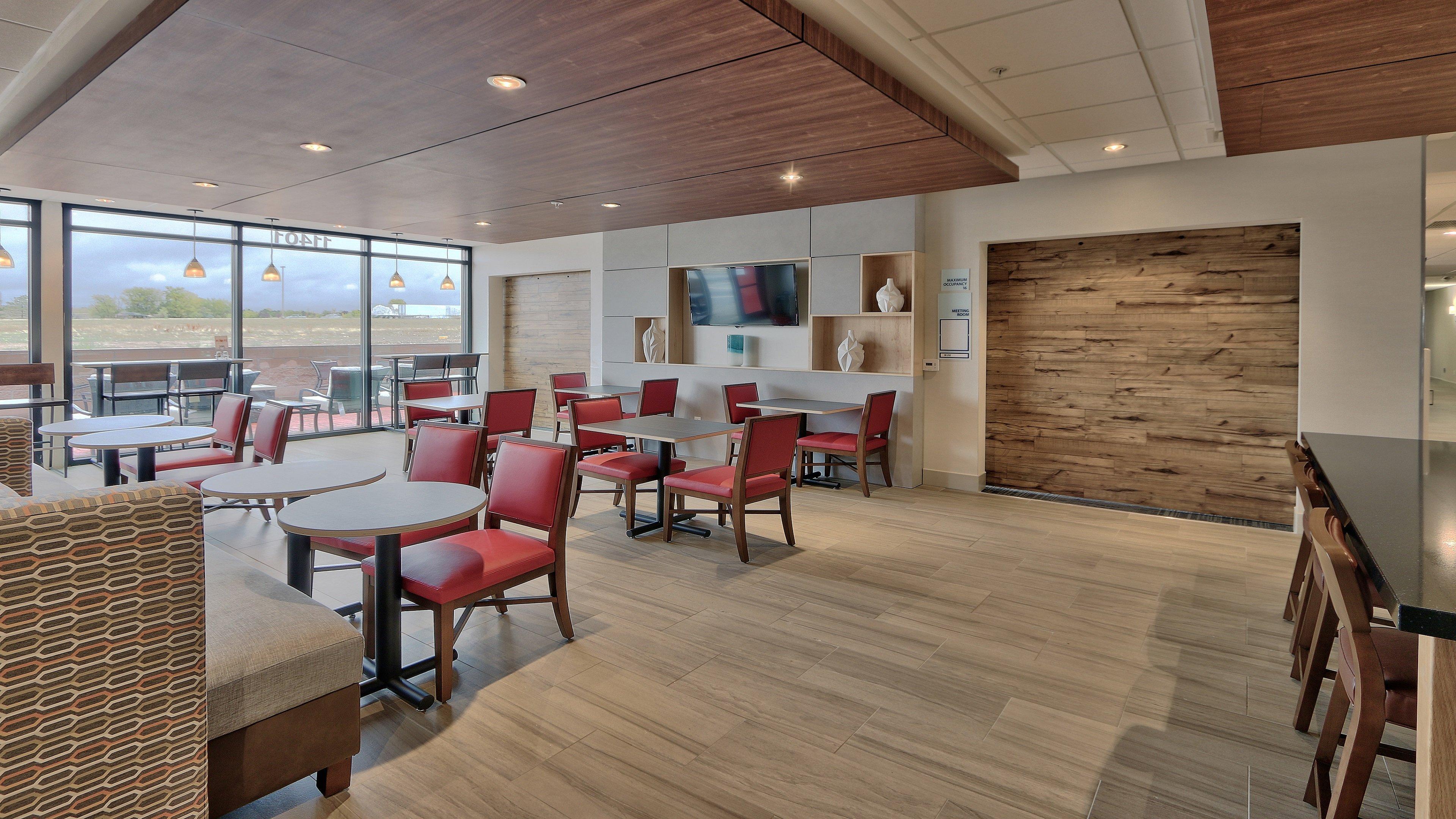 Holiday Inn Express & Suites Broomfield By Ihg Exterior photo