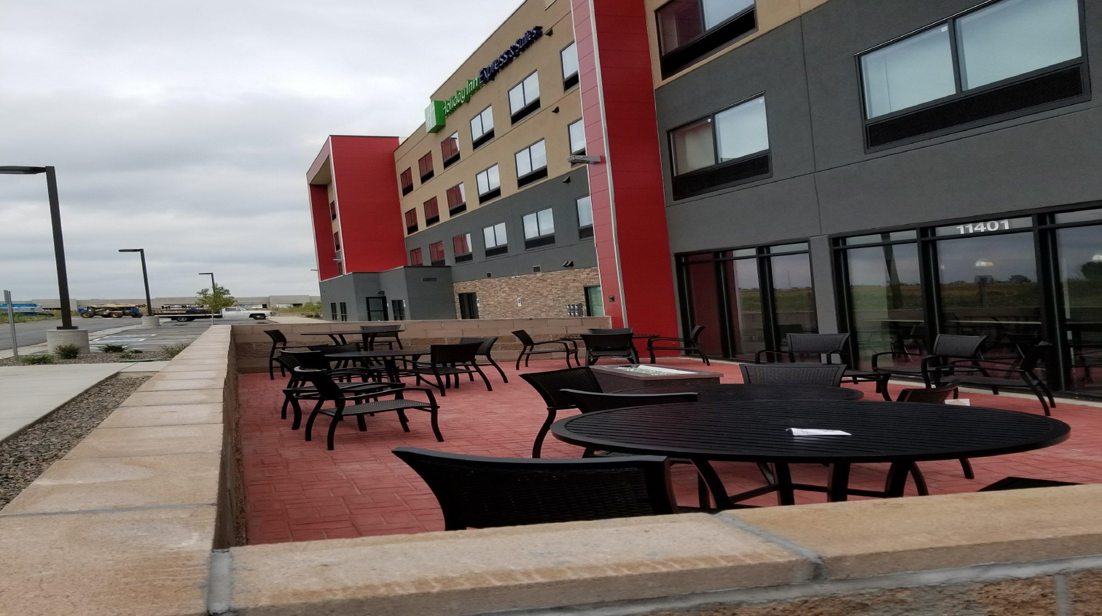 Holiday Inn Express & Suites Broomfield By Ihg Exterior photo